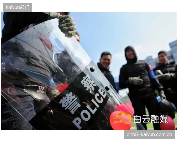 垂直打击能力显现,布鲁斯对反击速度的要求极为严苛。 垂直打击能力显现,布鲁斯对反击速度的要求极为严苛。